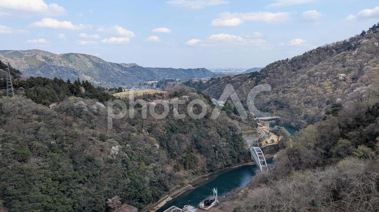 宮ケ瀬の景色 晴れ,空,雲の写真素材