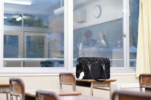 教室の鞄 指定鞄,教室,机の写真素材