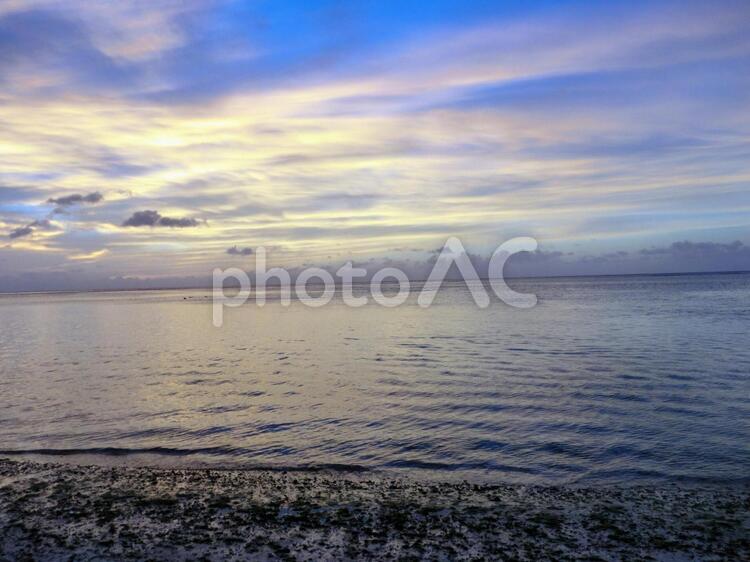 夕暮れの海1 海,空,夕暮れの写真素材