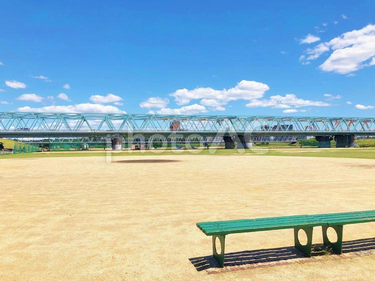 河川敷野球場から見える景色 コピースペース,川,自然の写真素材
