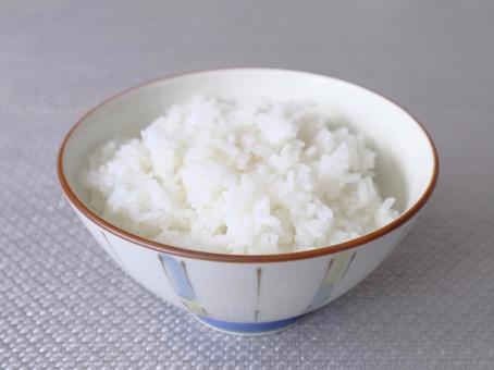 お茶碗によそったごはん ごはん,米,新米の写真素材