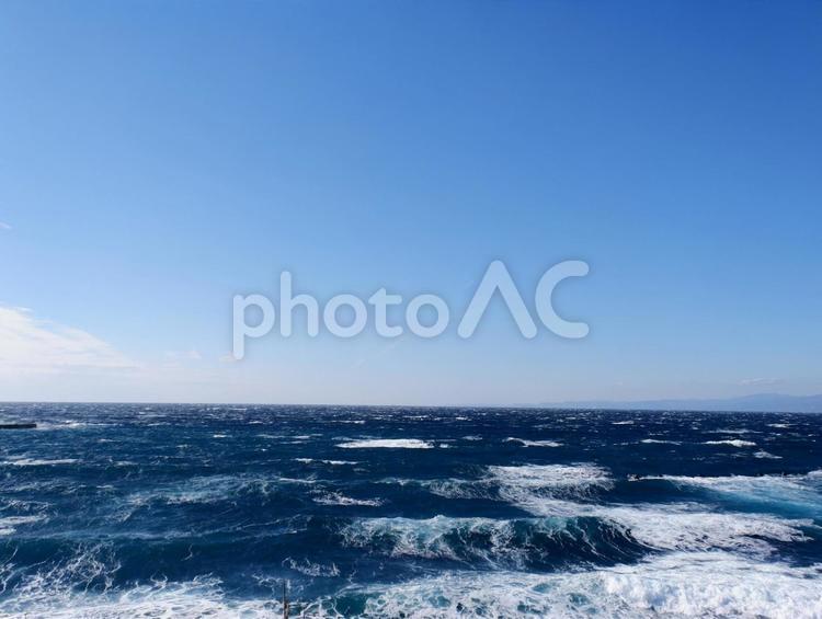 荒波と青空 海,青空,波の写真素材