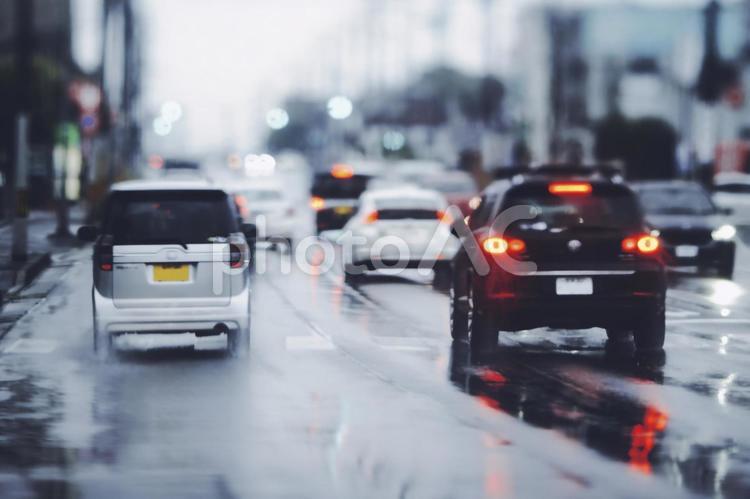 雨の日の運転 交通イメージ 雨,運転,交通の写真素材