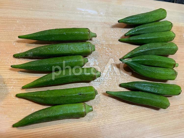 オクラの板ずり オクラ,塩ずり,板ずりの写真素材