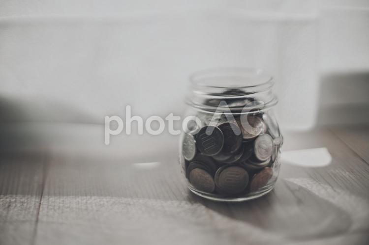 瓶に入った日本硬貨 お金,小銭,コインの写真素材
