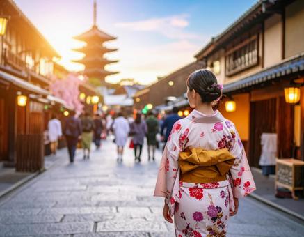 五重の塔と着物姿の女性 五重の塔と着物姿の女性の写真