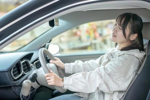 眠そうなドライバー 眠そうなドライバー 女性,ドライバー,運転の写真素材