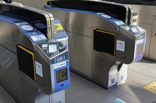 駅の改札機　通勤通学イメージ　駅改札京阪 改札機,改札,駅の写真素材