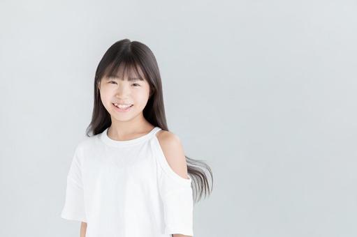 ロングヘアの健康的な女の子 ロングヘアの健康的な女の子 ロングヘア,笑顔,女の子の写真素材