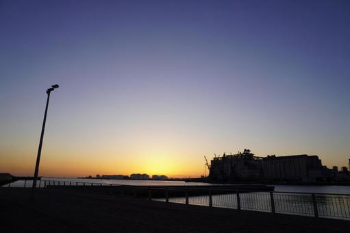 千葉みなとの夕景 千葉みなと,夕景,日暮れの写真素材
