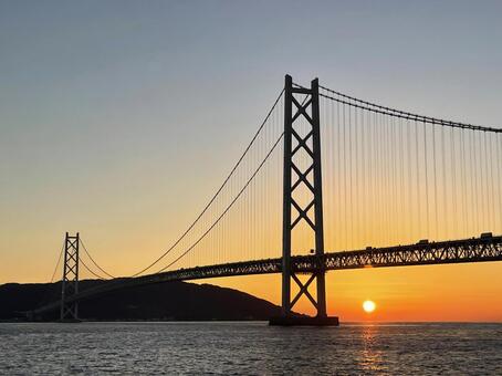 明石海峡大橋・夕景 神戸,明石海峡大橋,夕日の写真素材