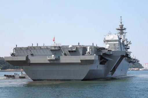 後方から見た護衛艦「加賀」 後方から見た護衛艦「加賀」 護衛艦,空母,加賀の写真素材