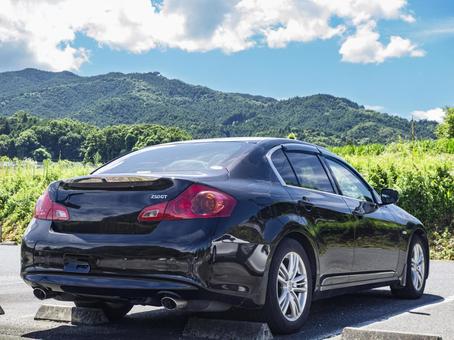 山を背にしてひと休み 黒い車 山を背にしてひと休み 黒い車 黒い車,駐車中,山の風景の写真素材