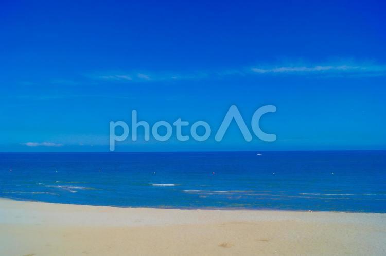 白い砂浜と海 砂浜,夏,夏のイメージの写真素材