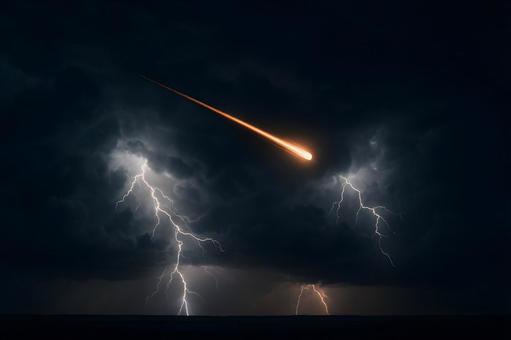 流星と稲妻の夜空 流星と稲妻の夜空の写真