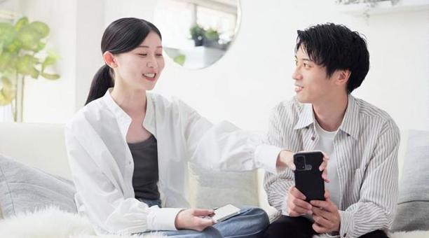 浮気を疑い口論をするアジア人女性 女性,男性,喧嘩の写真素材