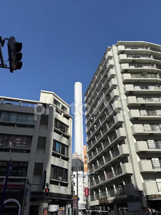 池袋の街 ビル,空,青空の写真素材
