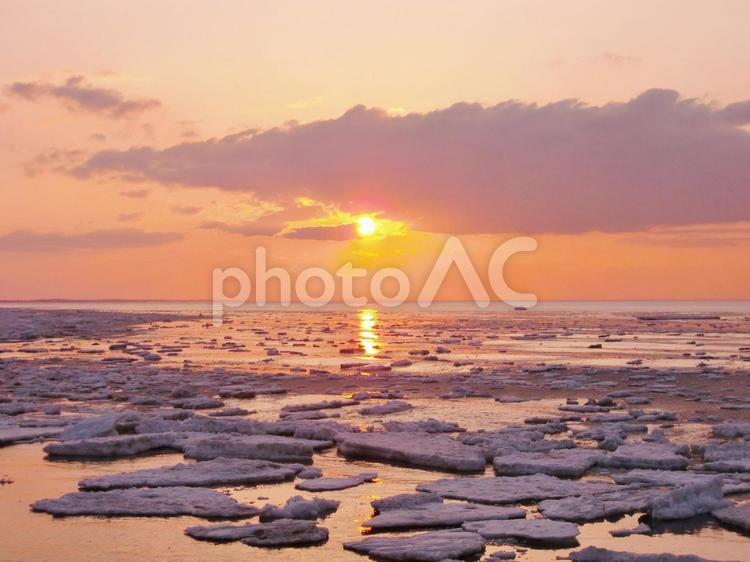 流氷と夕焼け２ 流氷,網走,北海道の写真素材