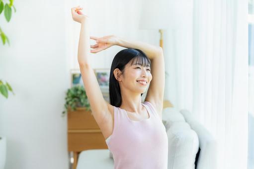 スキンケアをする女性 スキンケアをする女性 美容,スキンケア,ムダ毛処理の写真素材