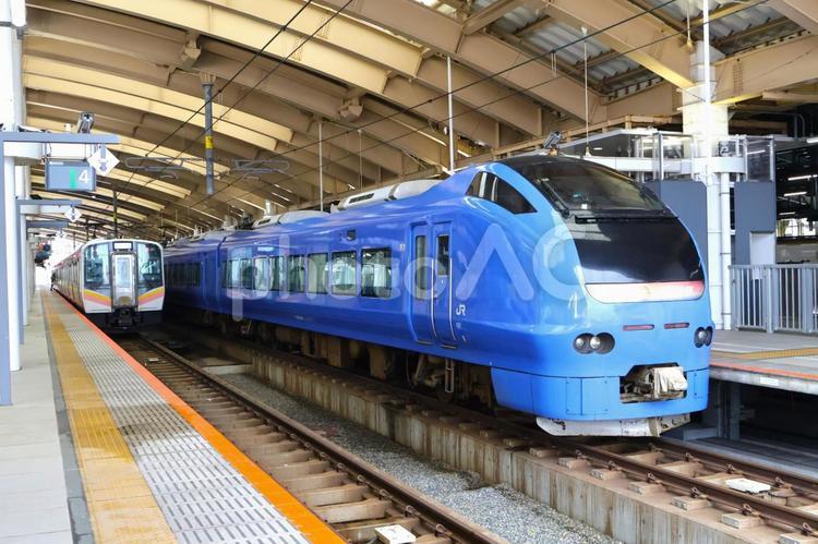 特急いなほ　鉄道車両　新潟駅 特急いなほ,いなほ,羽越本線の写真素材