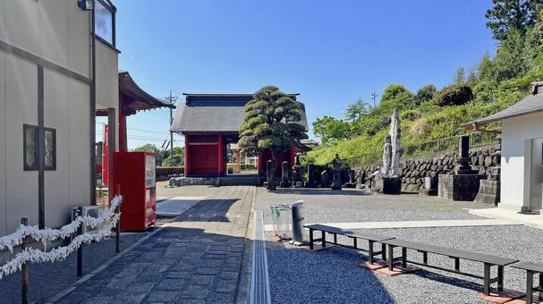 坂東33観音 15番 長谷寺 境内の風景 坂東33観音 15番 長谷寺 境内の風景 長谷寺,白岩山,仁王門の写真素材