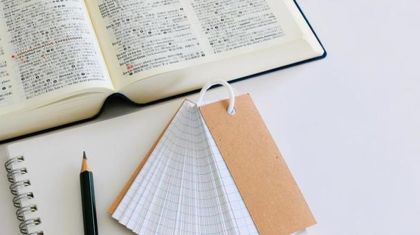 教育 テスト勉強 ノートと英和辞典 教育 テスト勉強 ノートと英和辞典の写真