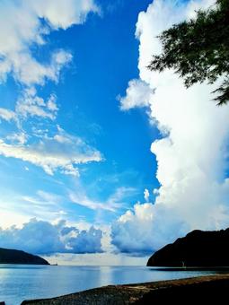 残暑 入道雲 海 残暑 入道雲 海 残暑,空,skyの写真素材