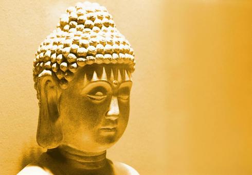 オレンジ色の仏像の頭 オレンジ色の仏像の頭の写真
