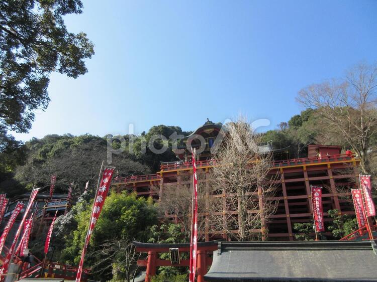 見上げる祐徳稲荷神社 祐徳稲荷神社,日本三大稲荷,神社の写真素材