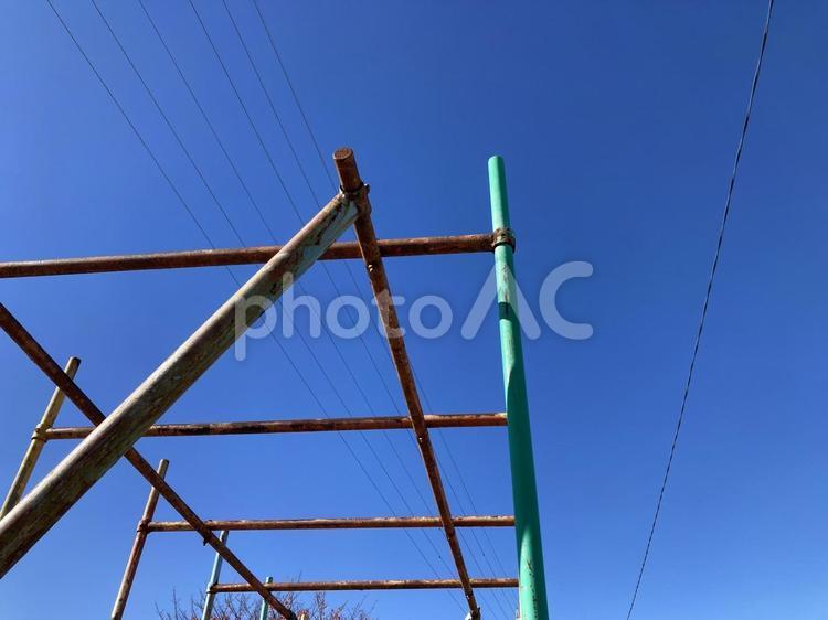 登り棒と青空 登り棒,青空,公園の写真素材