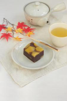 秋の和菓子 栗羊羹 秋の和菓子 栗羊羹の写真