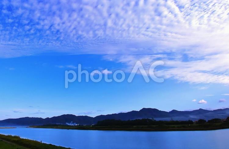 秋朝の風景/神戸川河口 川,河口,秋朝の写真素材