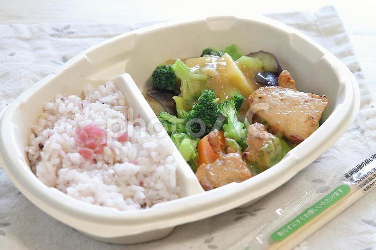 冷凍弁当を温めたところ 冷凍弁当,レンチン,ホカホカの写真素材