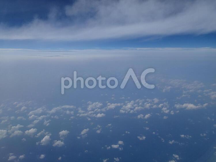 沖縄上空飛行機からの空　その１ 背景,壁紙,テクスチャの写真素材