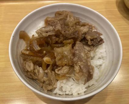 牛丼 すき焼き丼 丼物 牛丼 すき焼き丼 丼物の写真