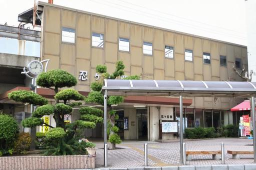 JR「忍ケ丘駅」駅舎外観　大阪府四條畷市 jr忍ケ丘駅,jr,忍ケ丘駅の写真素材