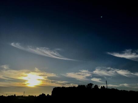 Sky at dusk, закат, не так много людей, месяц, JPG