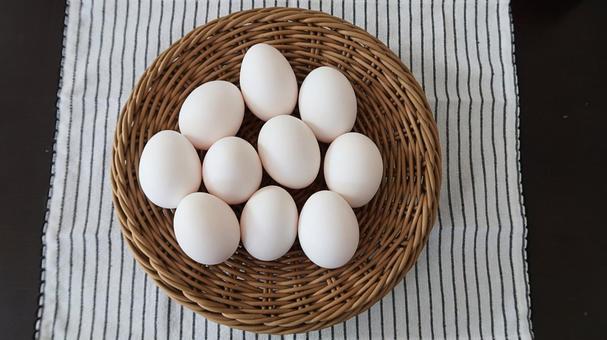 卵 卵 卵,egg,カゴ入り卵の写真素材