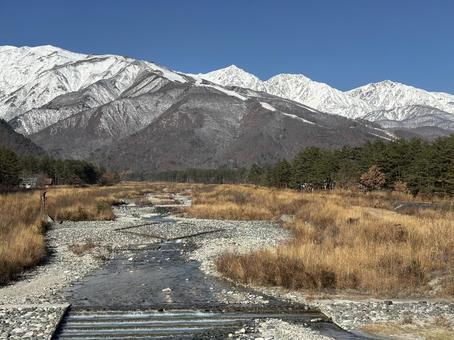 冠雪の北アルプス　白馬三山　長野県白馬村 冠雪,北アルプス,山並みの写真素材