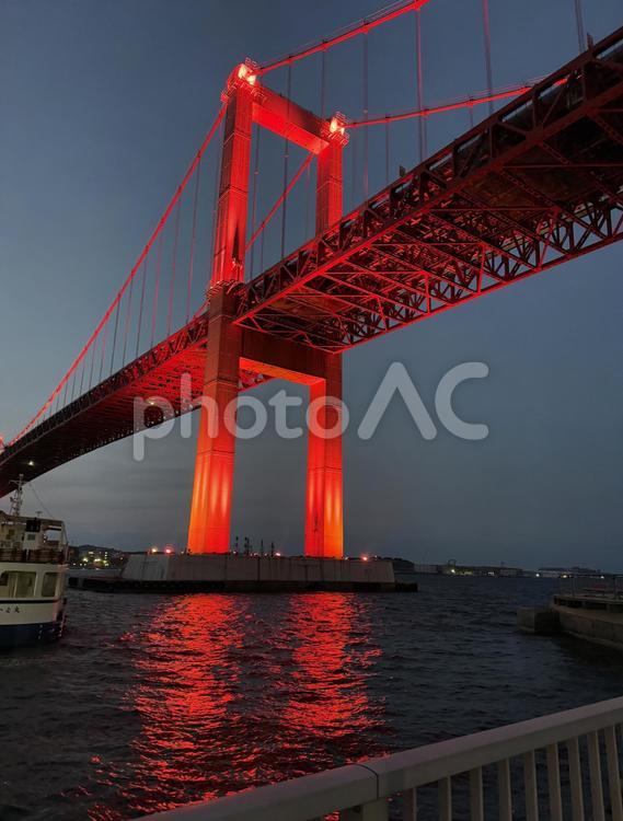 夕暮れ時の若戸大橋 インフラ,波止場,コンクリートの写真素材
