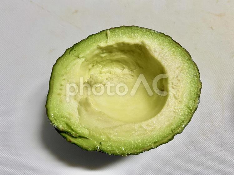 白い背景で撮影したアボカド アボカド,vegetable,野菜の写真素材