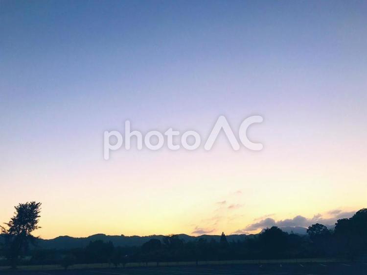 綾の夕暮れ 夕暮れ,夕方,夕焼けの写真素材