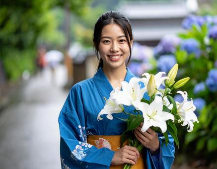 6月の誕生花・百合の彼女の浴衣姿 6月の誕生花・百合の彼女の浴衣姿の写真