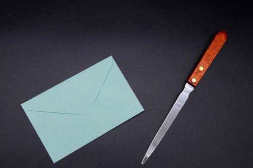封筒とペーパーカッター 手紙,封筒,便箋の写真素材