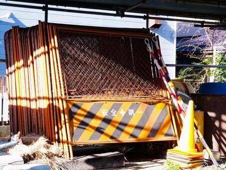 工事用フェンスとカラーコーン 工事現場,作業現場,フェンスの写真素材