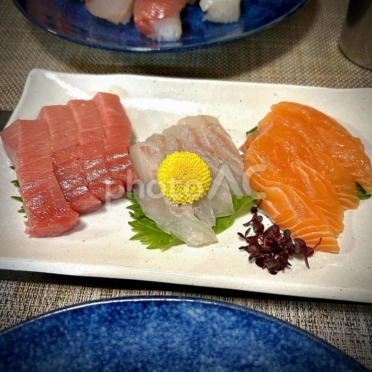 中トロと鯛とサーモン お惣菜,中トロ,鮪の写真素材