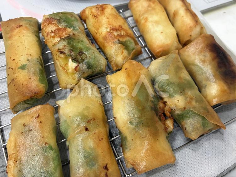 ささみと大葉の春巻き 春巻き,揚げる,揚げ始めの写真素材