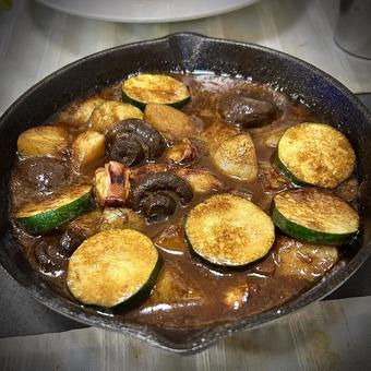 Octopus, zucchini and mushroom ajillo, JPG Octopus, zucchini and mushroom ajillo, JPG