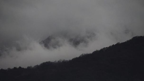 大雨の後の中国山地、水蒸気が神秘的 大雨の後の中国山地、水蒸気が神秘的 風景,コピースペース,雲の写真素材