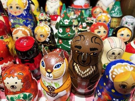 並べられたカラフルで可愛いマトリョーシカ カラフル,マトリョーシカ,クリスマスの写真素材